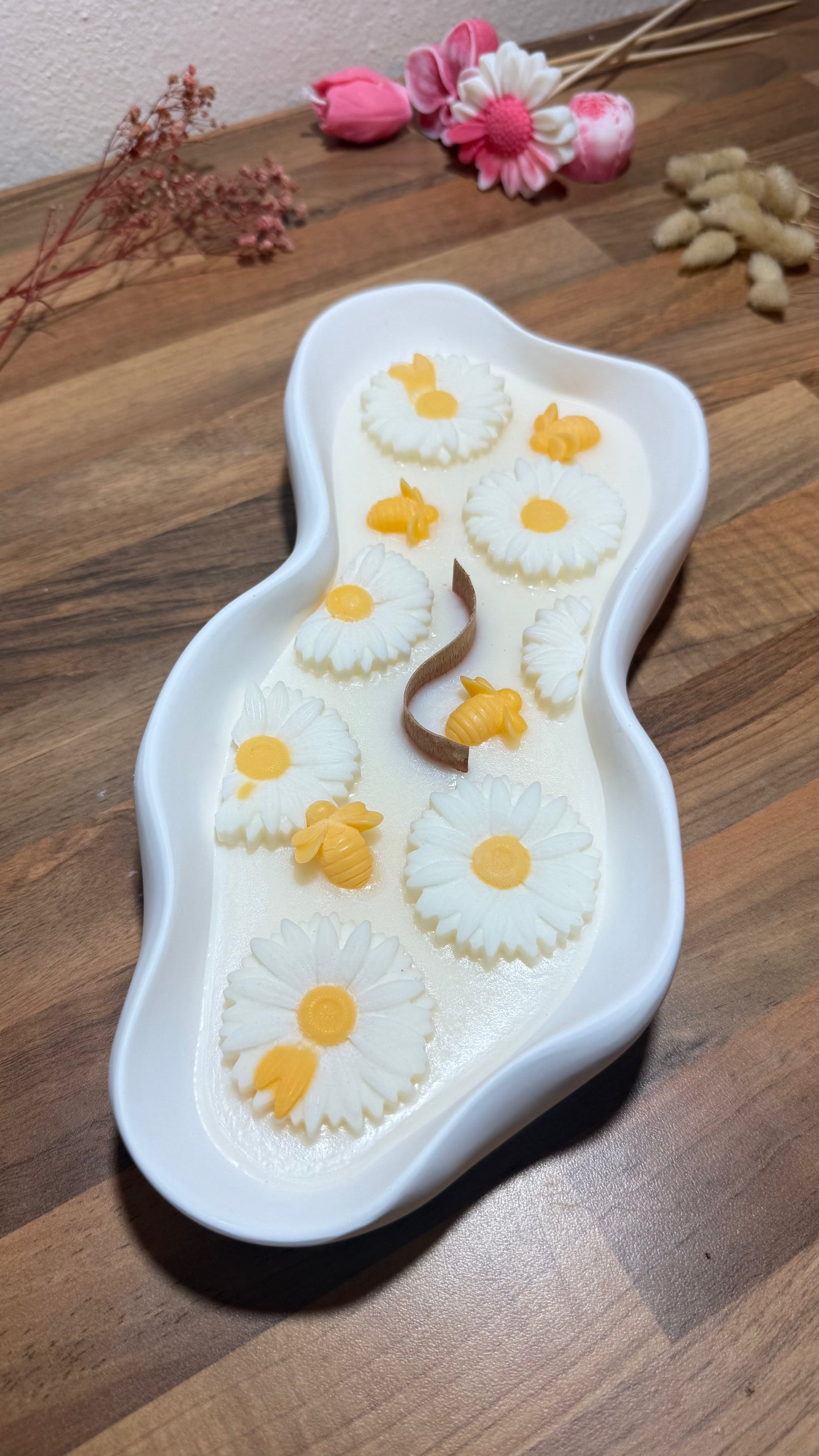 Taş Tozu Kasede Papatyalı Mum