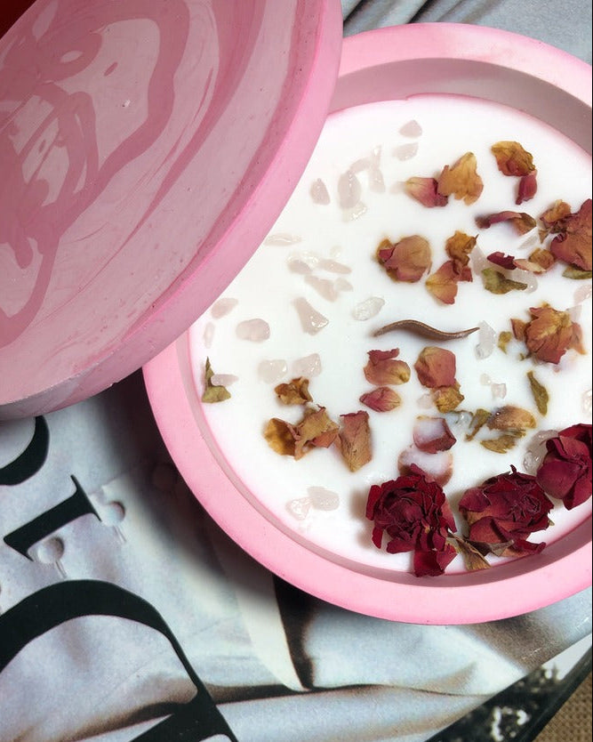 Love Bombing - Gül ve Pembe Kuvarslı Soya Mum