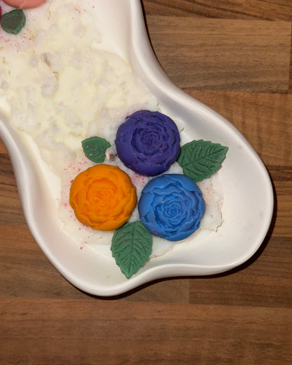 Taş Tozu Kasede Şakayık Çiçekli Soya Mum