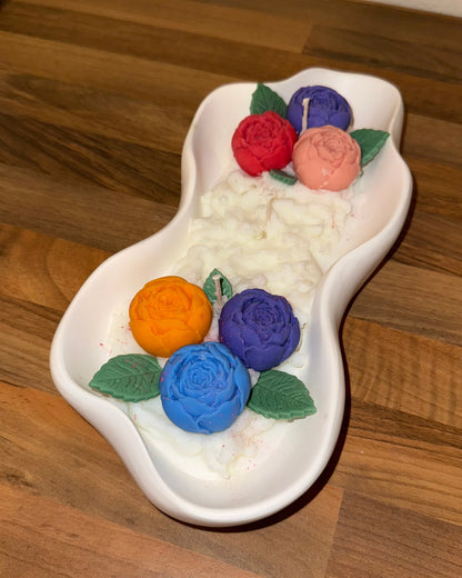 Taş Tozu Kasede Şakayık Çiçekli Soya Mum