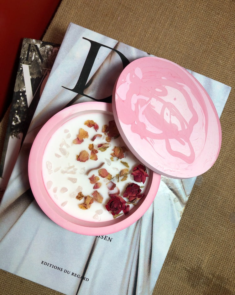 Love Bombing - Gül ve Pembe Kuvarslı Soya Mum